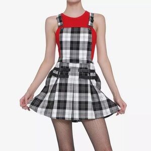 Hot Topic Black & White Plaid Pleated Skirtall